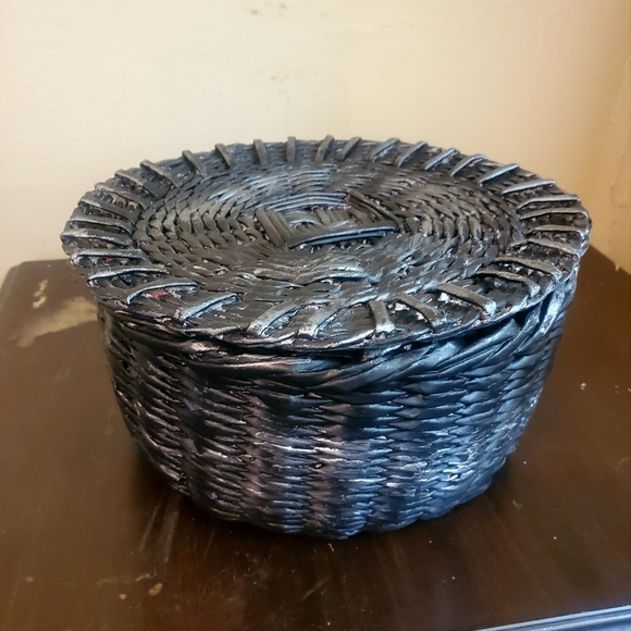 Handcrafted basket - Picture 3 of 8